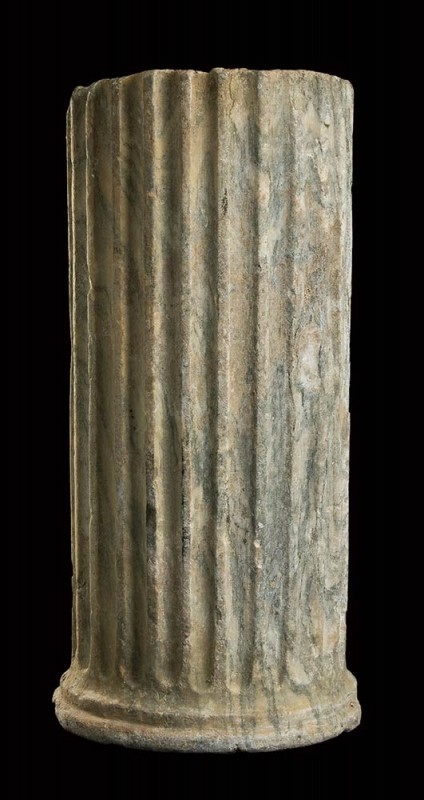 ROMAN FLUTED COLUMN IN CIPOLLINO MARBLE
1st - 2nd century AD
height cm 47

P...