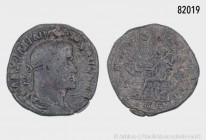 Römische Kaiserzeit, Maximinus I. Thrax (235-238), Sesterz, Rom. 19,35 g; 29 mm. RIC 87; Kampmann 65.28. Aus alter deutscher Sammlung. Sehr schön.