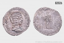 Römische Kaiserzeit, Julia Domna, geprägt unter Caracalla (198-217), Denar, Rom. Rs. Diana Lucifera. 2,27 g; 19 mm. BMC 1; Cohen 32; RIC 373A. Aus alt...