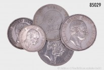 Sachsen, Konv. von 5 verschiedenen Silbermünzen (900er Silber): 5 Mark 1876, 1903 und 1907, 3 Mark 1911 und 2 Mark 1907. Überwiegend sehr schön, bitte...