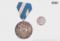 Mainz, Stadt, Konv. 2 Medaillen: tragbare versilberte Medaille 1933, 25 Jahre S.T. Reichsflotte 1908-1933, Narr auf geflügeltem Pferd. 40 mm. Dazu Sil...