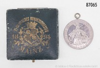 Mainz, Stadt, tragbare Silbermedaille 1894, auf das 11. Deutsche Bundesschießen in Mainz, von C. und W. Schlutz. Vs. Hüftbild der Germania mit geschul...