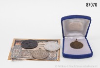 Konv. diverse Medaillen und Abzeichen, dabei auch einige städtische Notgeldscheine und Wilhelm I. 5 Mark 1876 A sowie Medaille "Gold gab ich für Eisen...