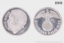 Medaille mit dem Porträt Adolf Hitlers, moderne Prägung, versilbert, Rs. im Stile der Zwei-Reichsmark-Münze. 8,25 g; 25 mm. Selten, besonders in diese...