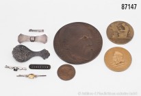 Konv. 4 Medaillen, 1 Silberzierlöffel und 5 Silberbroschen: Medicina in nummis: große Medaille 1982, von Thomae, auf den Internisten, Pathologen und P...