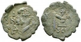 Constans II (641-668), AE Follis / 40 Nummi, Syracuse, 652-3, 3.75g, 25mm. Constans standing facing, wearing crown and chlamys, holding globus crucige...