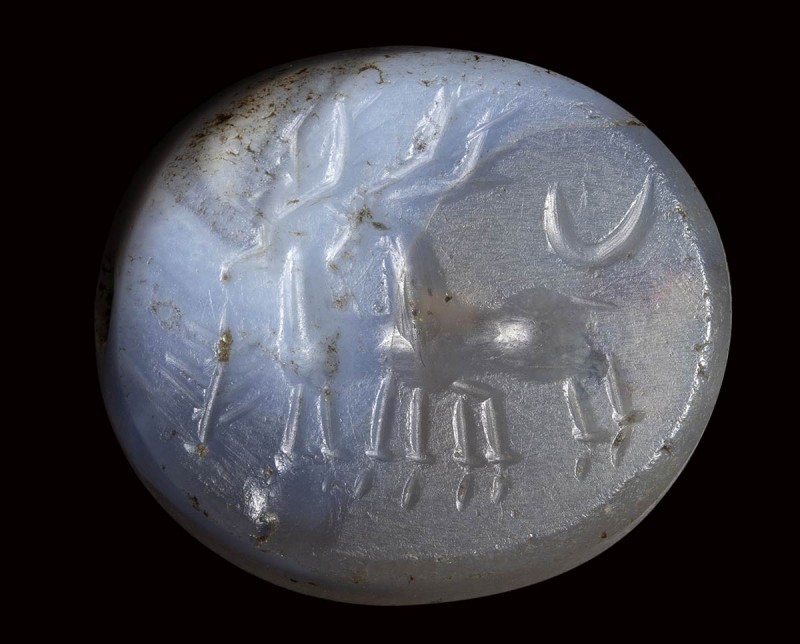 A graeco persian chalcedony engraved seal. Two stags. 

6th century B.C.

17...