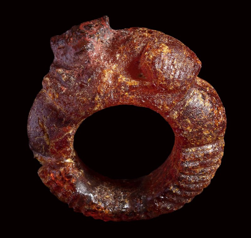 A roman amber finger ring with lion protome.

1st – 2nd century A.D.

30 x 3...