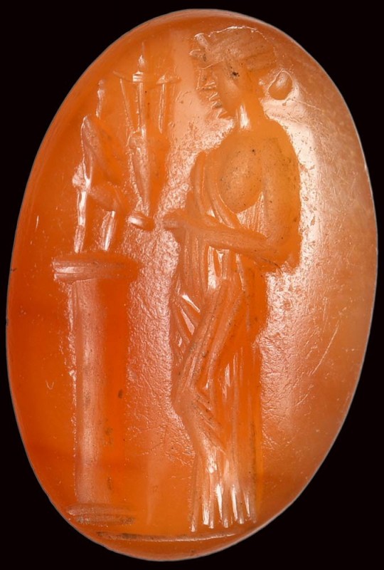 A roman carnelian intaglio. Offerer. 

2nd - 3rd century A.D.

10 x 15 x 4 m...
