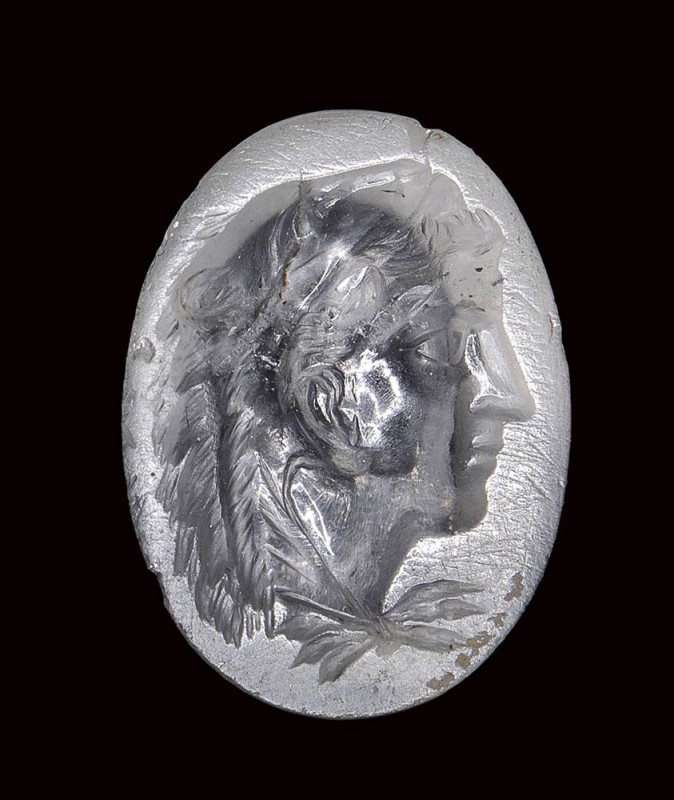 A roman rock crystal intaglio. Bust of Hercules. 

2nd century A.D.

1,3 x 1...