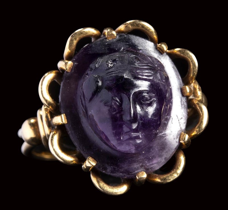 A fine roman amethyst cameo mounted on a modern gold ring. Mask of Bacchus. 

...