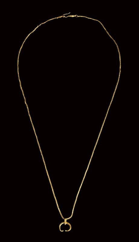 A roman gold necklace with a moon crescent pendant (lunula).

1st century A.D....