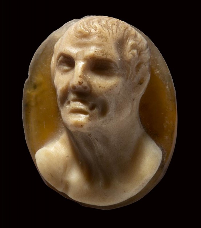 A postclassical agate cameo. Bust of Seneca. 

17th - 18th century

13 x 16 ...