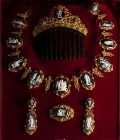 A very fine french gold parure with agate cameos. Mythological figures.