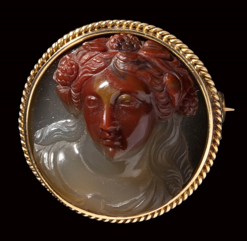 A fine neoclassical agate-chalcedony cameo mounted on a modern gold brooch. Bust...