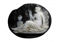 A postclassical oyster shell cameo. Allegorical scene.