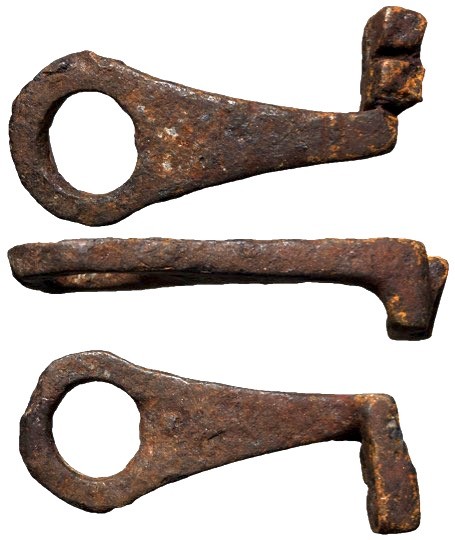 Roman Empire, 1st - 4th Century AD
Iron lifter key measuring 92 x 23mm, intact.