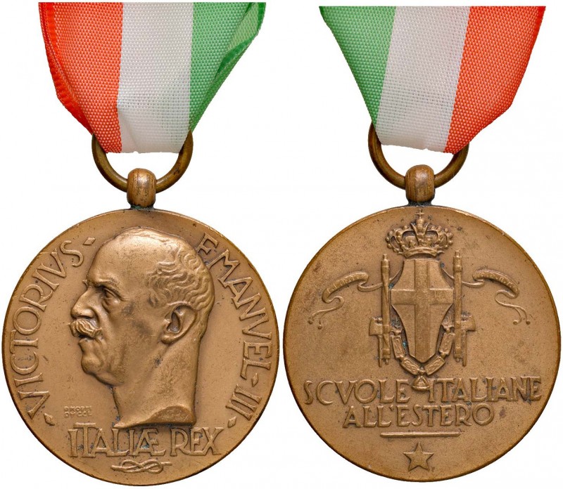 Vittorio Emanuele III - Medaglia scuole italiane all'estero 13,04 grammi. Opus M...