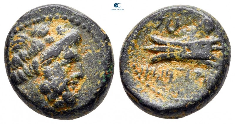 Phoenicia. Arados circa 206-126 BC. 
Bronze Æ

15 mm., 4,18 g.



very fi...