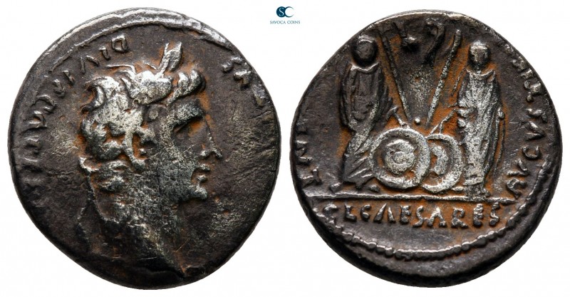 Augustus 27 BC-AD 14. Lugdunum
Denarius AR

18 mm., 3,63 g.



nearly ver...