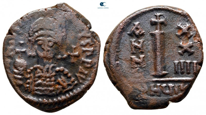 Justinian I AD 527-565. Theoupolis (Antioch)
Decanummium Æ

22 mm., 4,45 g.
...