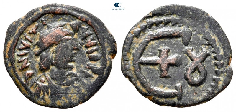 Justinian I AD 527-565. Theoupolis (Antioch)
Pentanummium Æ

17 mm., 1,78 g....