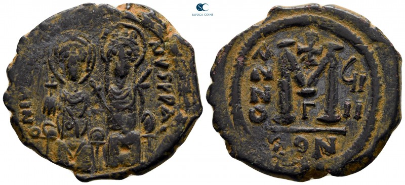 Justin II and Sophia AD 565-578. Constantinople
Follis Æ

35 mm., 13,47 g.
...