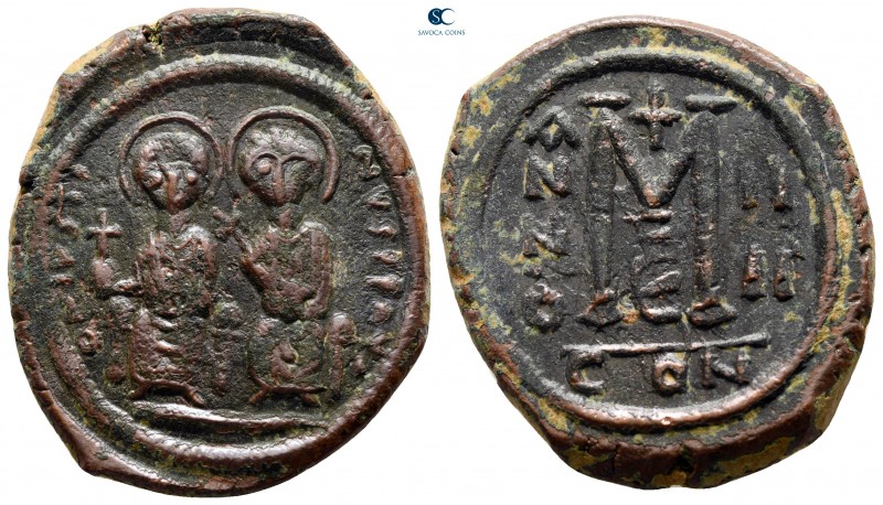 Justin II and Sophia AD 565-578. Constantinople
Follis Æ

31 mm., 13,59 g.
...