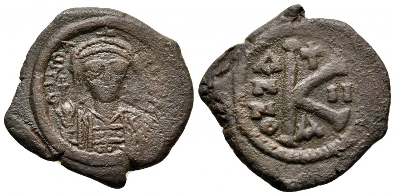 Maurice Tiberius AD 582-602. Cyzicus
Half Follis or 20 Nummi Æ

24 mm., 5,90 ...
