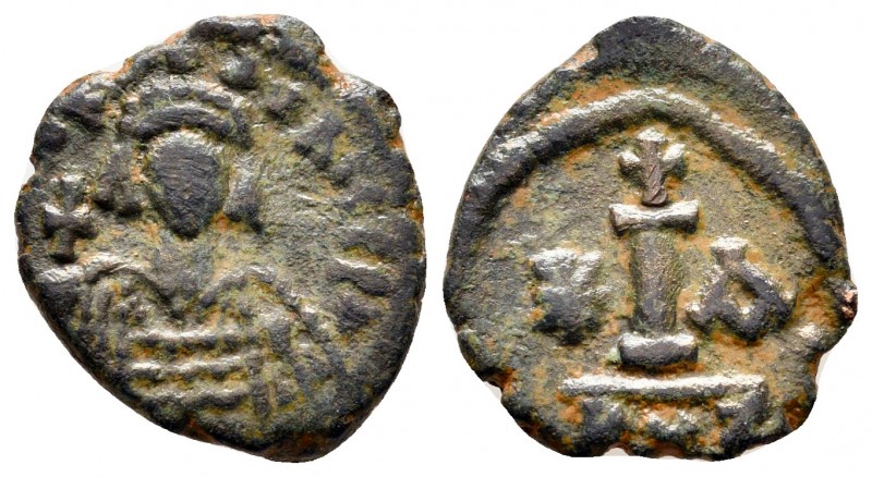 Maurice Tiberius AD 582-602. Cyzicus
Decanummium Æ

15 mm., 1,78 g.



ve...