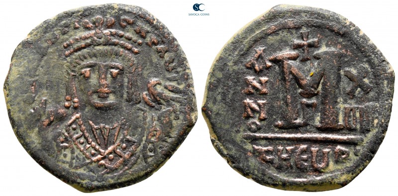 Maurice Tiberius AD 582-602. Theoupolis (Antioch)
Follis Æ

28 mm., 1,15 g.
...