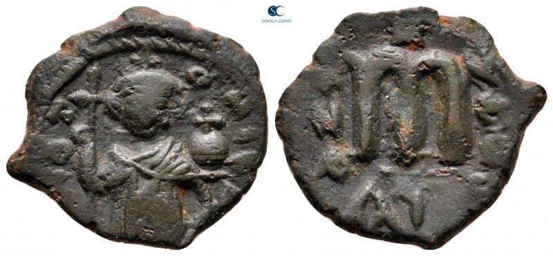 Constans II AD 641-668. Constantinople
Follis or 40 Nummi Æ

23 mm., 4,61 g....