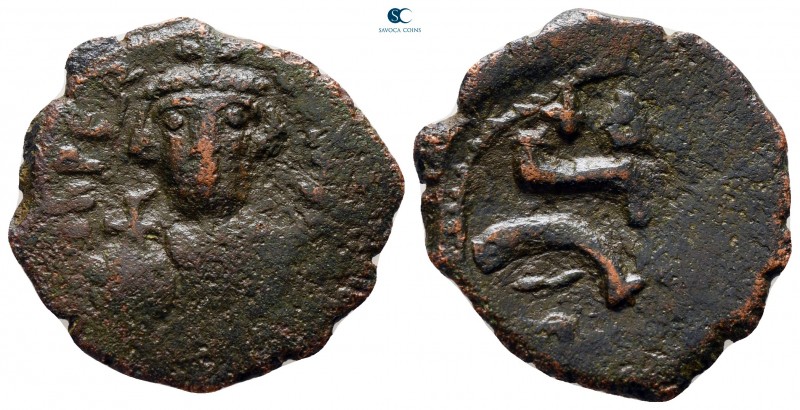 Constans II AD 641-668. Sicilian minr
Follis or 40 Nummi Æ

22 mm., 3,61 g.
...