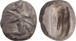 ACHAEMENID EMPIRE. Time of Darios I to Xerxes II (485-420 BC). Siglos. Sardes.
Obv: Persian king in kneeling-running stance right, holding spear and b...