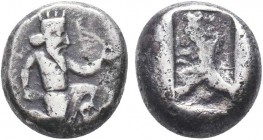 ACHAEMENID EMPIRE. Time of Darios I to Xerxes I (Circa 505-480 BC). Siglos.
Obv: Persian king in kneeling-running stance right, drawing bow.
Rev: Incu...