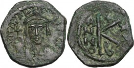 Maurice Tiberius (582-602). AE Half Follis. Constantinople mint, 2nd officina. Dated RY X(?). Helmeted and cuirassed bust facing, holding globus cruci...