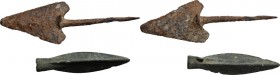 Lot of two (2) ancient arrowheads. Bronze and iron. 60 mm and 40 mm.