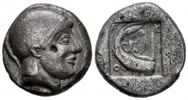 Macedon. Skione. Tetradrachm. 480-470 a.C. (Dewing-1076). (Kraay, ACGC-470). Anv.: Helmeted male head (Protesilaos) to the right. Rev.: S-K-I-O. Ship'...