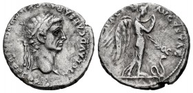 Claudius. Denarius. 46-47 AD. Rome. (Ric-129). (Rsc-183). (Bn-832). Anv.: TI CLAVD CAESAR AVG P M TR P, laureate head right. Rev.: PACI AVGVSTAE, Pax-...