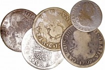 Lotes de Conjunto
AR/AE. Lote de 5 monedas. Todas falsas de época, salvo la de Felipe V. Felipe V 2 Reales (MC), Fernando VI 2 Reales 1753 Méjico, Ca...