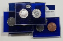 Juan Carlos I
500 Pesetas. AR/AE. 1987. Estuche del XXV Aniversario de la Boda de SS.MM. Moneda de 500 Pesetas, prueba en plata (2), prueba níquel (2...