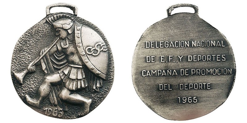 Medalla. Metal blanco. Delegación Nacional de E. F. y Deportes, 1966. 50.00mm. E...