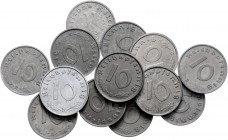 Lot
Deutschland, 3. Reich 1933 - 1949. 13 Stück, 10 Reichspfennig. a. ca 3,50g
J. 371
1940,41,42,43,44 B
ss-vz/stgl