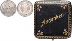 Ferdinand I. 1835 - 1848
TAUFE UND FIRMUNG. Ag - Firmmedaille, o. Jahr (ca. 1840). auf die Firmung, Dm 28 mm, von Drentwett, im Original Etui
Wien
6,3...