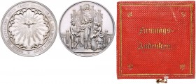 Franz Joseph I. 1848 - 1916
TAUFE UND FIRMUNG. Ag - Firmmedaille, o. Jahr (Mitte 19. Jh.). Firmungsszene vor Altar. Rs: Geisttaube in Einfassung, Dm 4...
