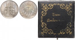 Franz Joseph I. 1848 - 1916
TAUFE UND FIRMUNG. Ag - Firmmedaille, o. Jahr (ca. 1850). zum Andenken an die Firmung, Firmungsszene / Heiliger Geist in F...