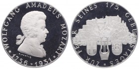 Ag - Medaille, 1931
1. Republik 1918 - 1933 - 1938. von Hartig, zum 175. Geburtstag von Wolfgang Amadeus Mozart. Salzburg
19,41g
Macho 89, Niggl 1376
...