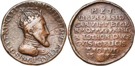FRANCE, AE médaille, 1552. Défense de Metz. D/ B. couronné et cuirassé d''Henri II à d. R/ Inscription en sept lignes. En dessous, l''écusson de la vi...