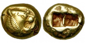 ROYAUME DE LYDIE, El. trité, 600-590 av. J.-C., Sardes. D/ T. de lion à d., la gueule béante, un petit astre posé sur le museau. R/ Deux carrés incus....