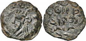 ROYAUME D''ARMENIE, Tiridates II ? (217-252), AE unité. D/ T. barbue, diad. à g., coiffée d''une tiare à quatre pointes, le noeud du diadème large. Le...
